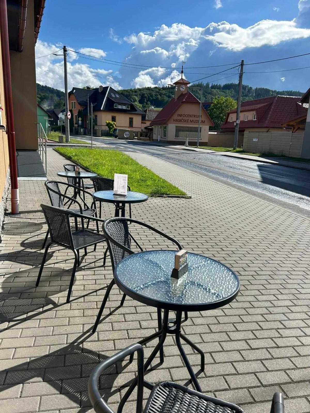 Penzion A Restaurace Na Salasi Hutisko Extérieur photo